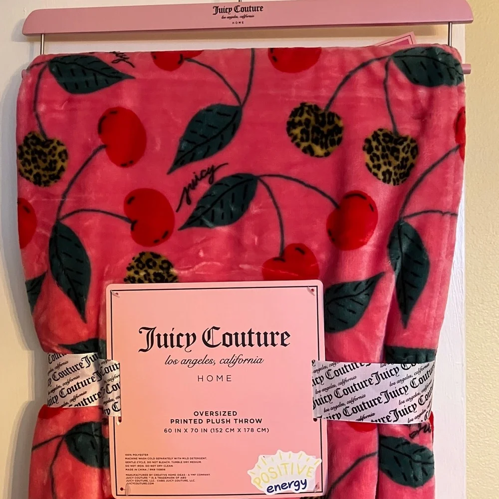 🍒Juicy Couture oversized soft plush throw blanket NWT - Picture 9 of 13